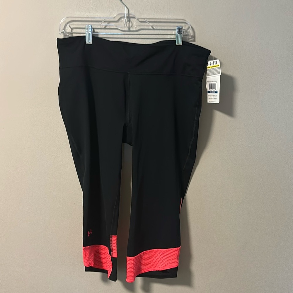 {UNDER ARMOUR} cropped workout pants